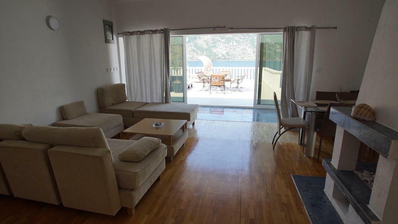 Penthouse Stoliv New Spa-Pool Villa Is Located 5M From The Sea, Exclusive Terrace,Private Jetty Wih Sunbeds, Pebble Beach, Secluded Location Total Area 375M2 At Your Disposal Kotor Exterior foto